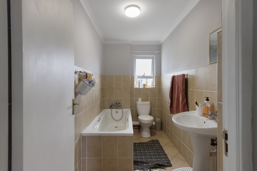 2 Bedroom Property for Sale in Whispering Pines Western Cape